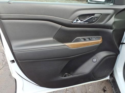 Used 2023 GMC Acadia SLE w/ Driver Convenience Package image 14