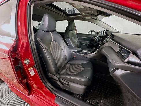 Used 2019 Toyota Camry SE FWD image 32