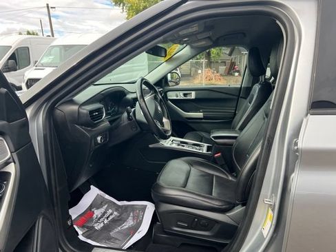 Used 2022 Ford Explorer Limited w/ Equipment Group 301A AWD/4WD image 10