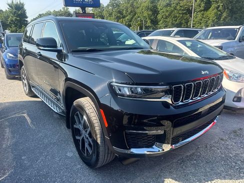 Used 2025 Jeep Grand Cherokee L Limited w/ Luxury Tech Group II AWD/4WD image 2