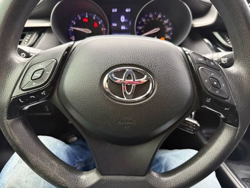 Used 2020 Toyota C-HR LE image 17