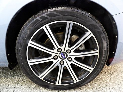 Used 2017 Volvo S60 T5 Inscription image 22