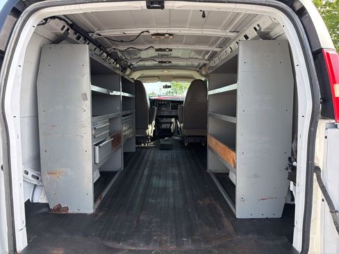 Used 2015 Chevrolet Express 2500 RWD image 11