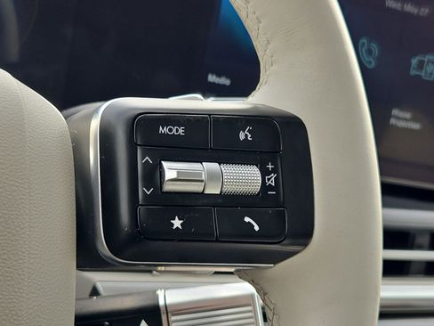 Used 2025 Hyundai Santa Fe SEL FWD image 19