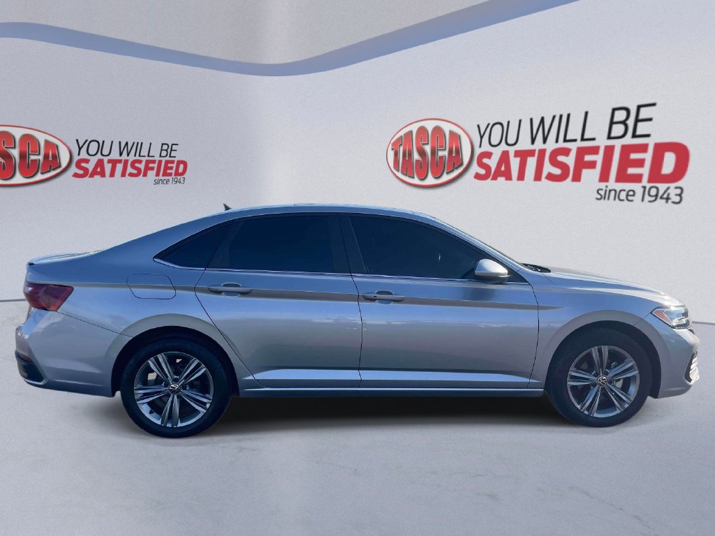 Used 2024 Volkswagen Jetta SE w/ Panoramic Sunroof Package FWD image 5