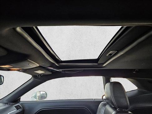 Used 2010 Dodge Challenger R/T image 16