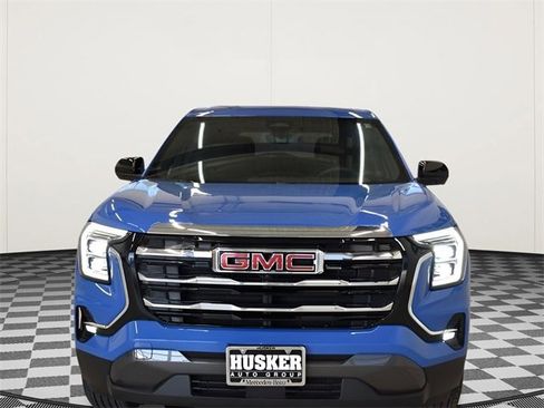 Used 2025 GMC Terrain Elevation w/ Technology Package II image 3