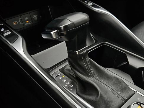 Used 2024 Kia Sorento S image 16