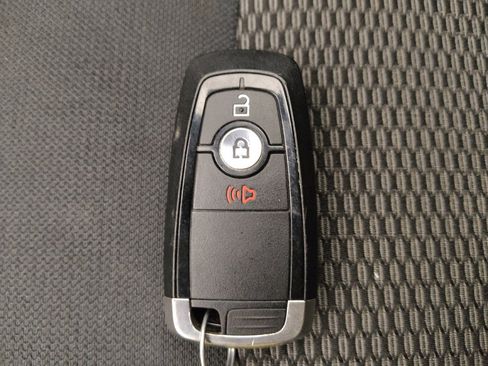 Used 2019 Ford Explorer XLT image 32