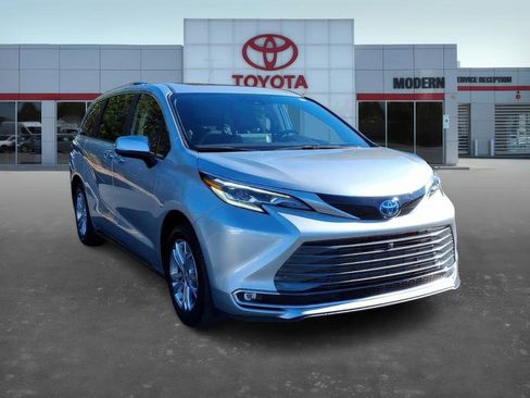 Certified 2024 Toyota Sienna Platinum image 8
