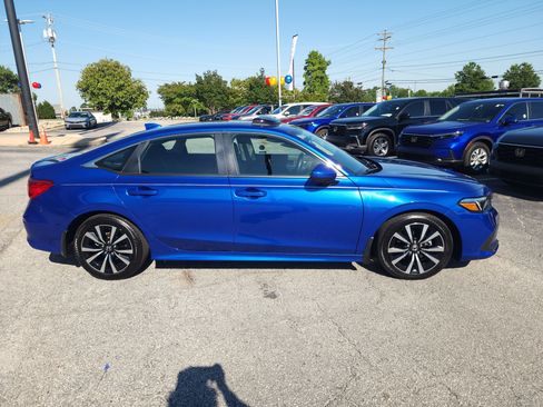 Used 2024 Honda Civic EX image 3