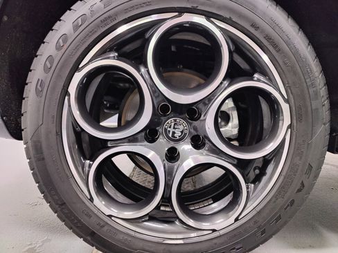 Used 2025 Alfa Romeo Tonale image 18