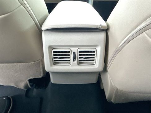 Used 2018 Toyota Camry XLE image 18