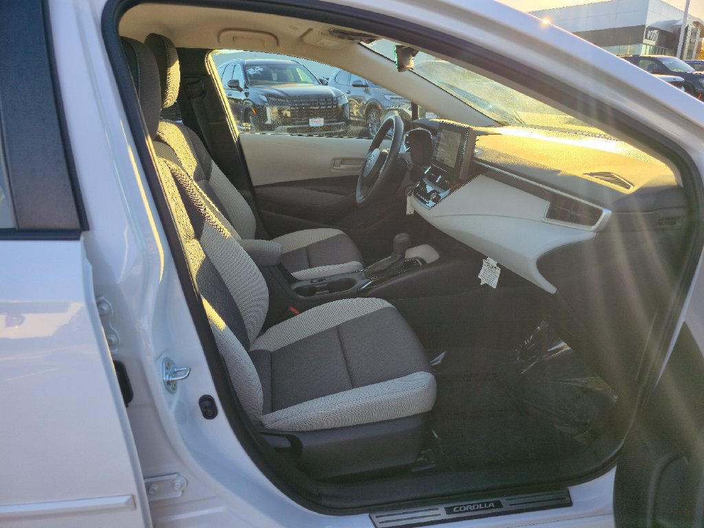 Used 2023 Toyota Corolla LE w/ Carpet Mat Package (TMS) FWD image 27