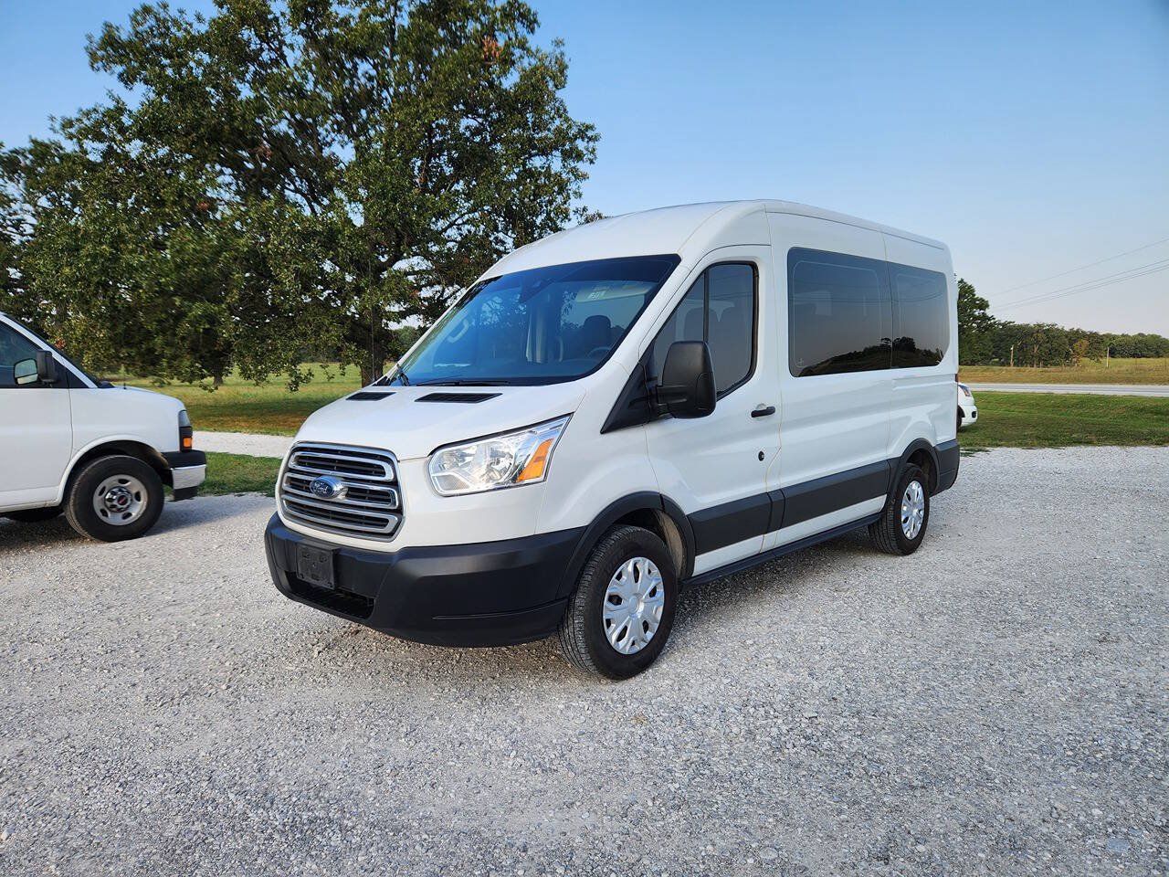 Used 2019 Ford Transit 150 XLT RWD image 3