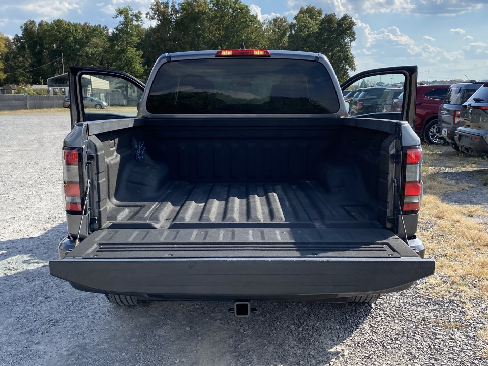 Used 2022 Nissan Frontier SV w/ Technology Package AWD/4WD image 17
