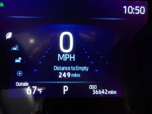 Used 2023 Toyota Camry SE w/ Cold Weather Package image 31