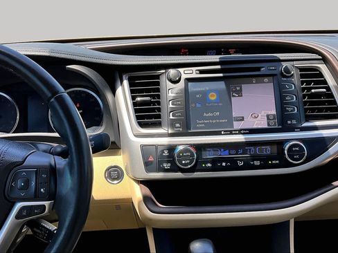 Used 2018 Toyota Highlander Limited FWD image 7