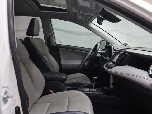 Used 2018 Toyota RAV4 Platinum FWD image 9