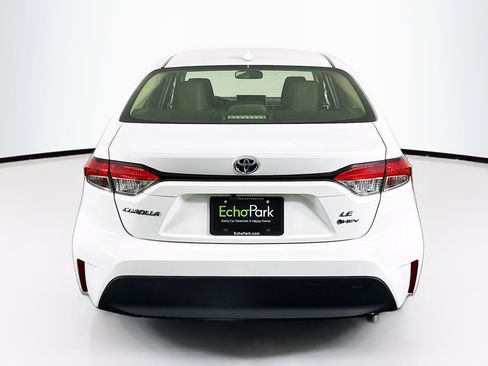 Used 2025 Toyota Corolla LE image 7