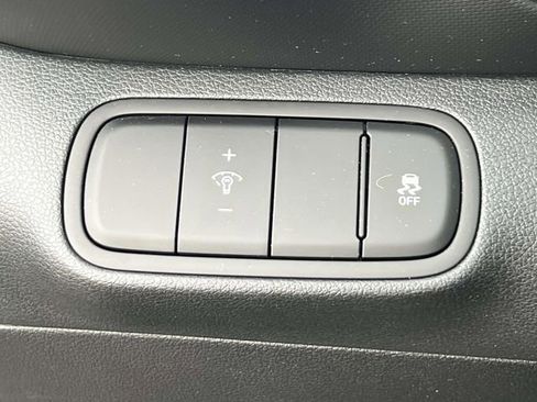 Certified 2023 Hyundai Venue SEL w/ Cargo Package image 18