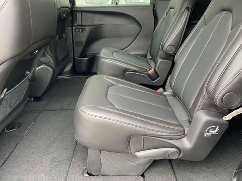 New 2026 Chrysler Pacifica Select image 22