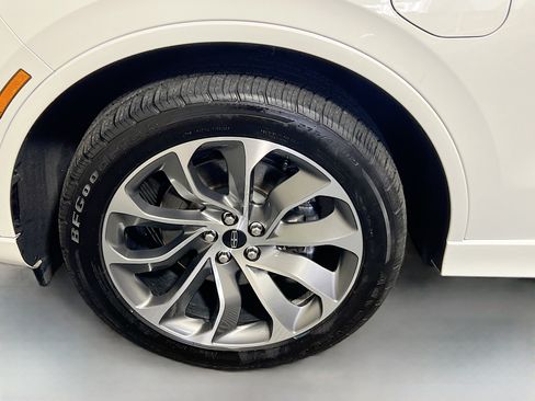 Used 2023 Lincoln Aviator Grand Touring AWD/4WD image 13