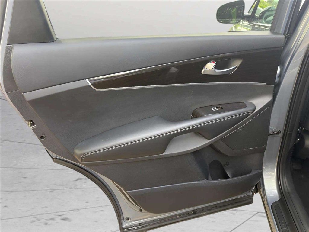 Used 2020 Kia Sorento L FWD image 16