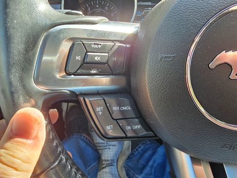 Used 2018 Ford Mustang Premium image 35