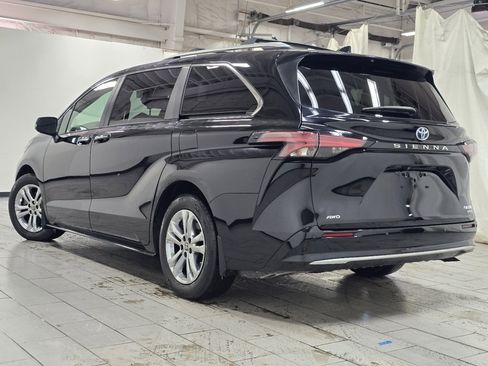 Used 2022 Toyota Sienna Platinum image 18
