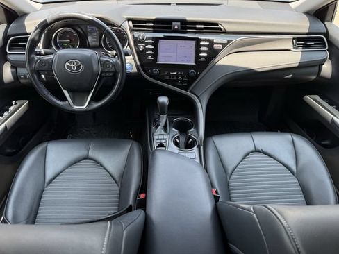 Used 2019 Toyota Camry SE FWD image 10