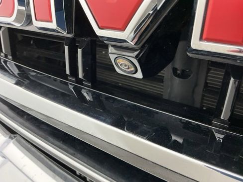 Used 2024 GMC Yukon XL SLT image 8