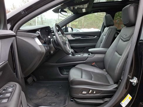 Certified 2024 Cadillac XT5 Premium Luxury w/ LPO, Floor Liner Package image 17