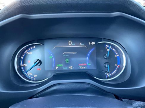 Used 2025 Toyota RAV4 XLE image 21