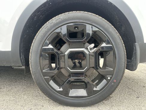 Certified 2025 Kia Sorento SX AWD/4WD image 18