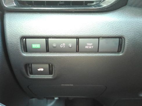 Used 2025 Nissan Sentra SV FWD image 33