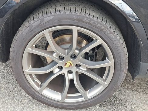 Used 2021 Porsche Cayenne S AWD/4WD image 9