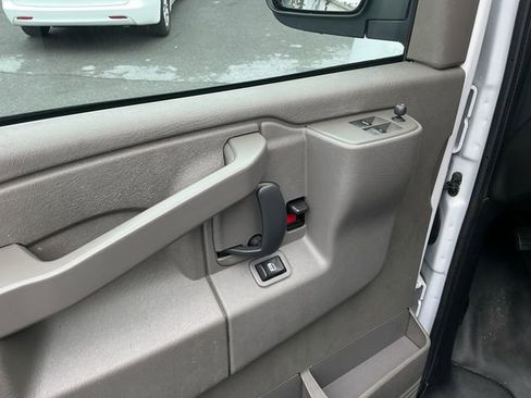 Used 2023 GMC Savana 3500 Extended w/ Driver Convenience Package image 11