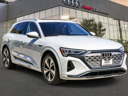 Used 2024 Audi Q8 e-tron Premium Plus w/ Premium Plus Package image 6