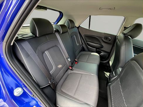 Used 2024 Hyundai Venue Limited FWD image 25