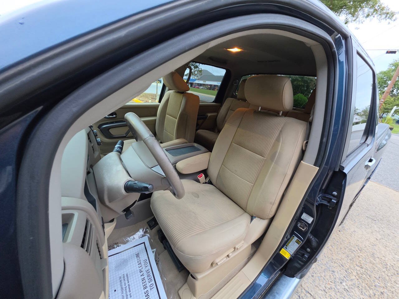 Used 2015 Nissan Titan SV RWD image 9