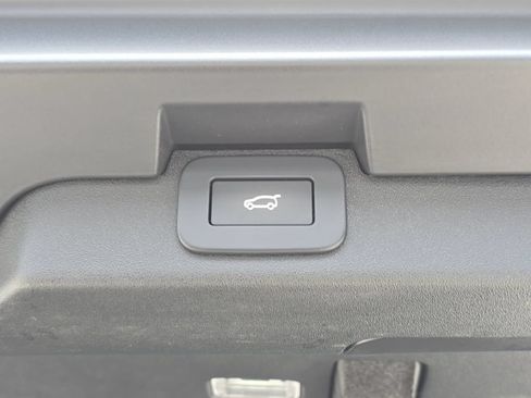 Certified 2023 Land Rover Discovery S R-Dynamic AWD/4WD image 14