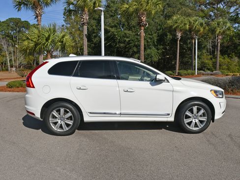 Used 2016 Volvo XC60 T6 image 2