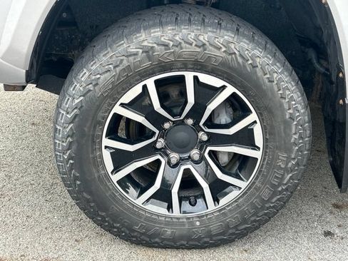 Used 2021 Toyota Tacoma TRD Sport AWD/4WD image 15