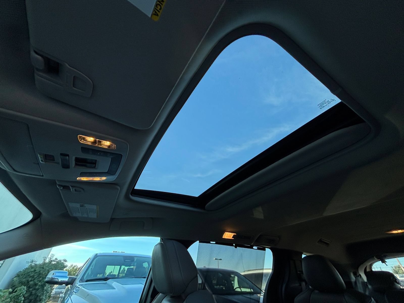 Used 2025 Toyota Sienna XLE FWD image 29