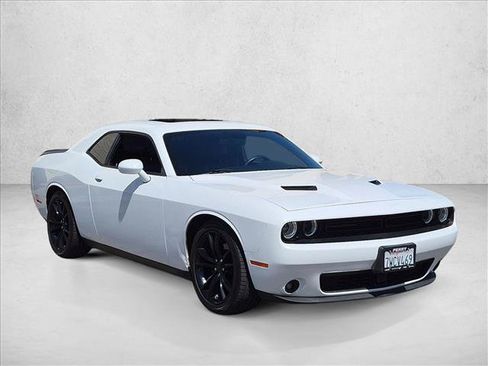 Used 2016 Dodge Challenger SXT Plus RWD image 3