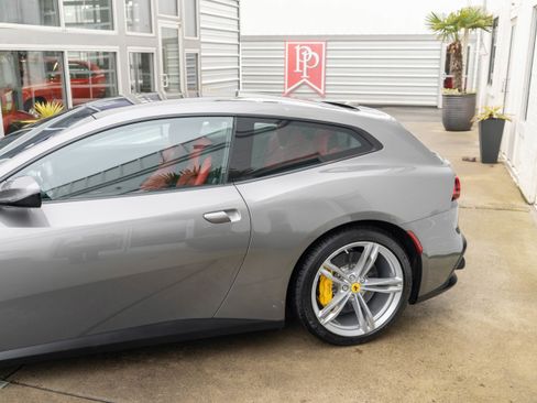 Used 2018 Ferrari GTC4Lusso image 5