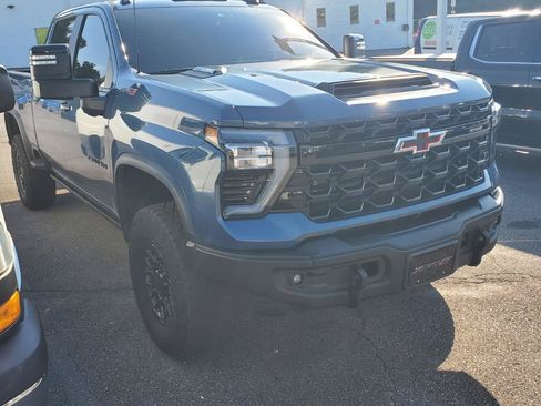 Used 2024 Chevrolet Silverado 2500 ZR2 w/ ZR2 Bison Edition AWD/4WD image 2