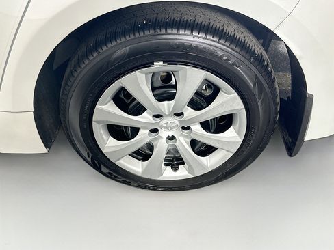 Used 2025 Toyota Corolla LE image 11