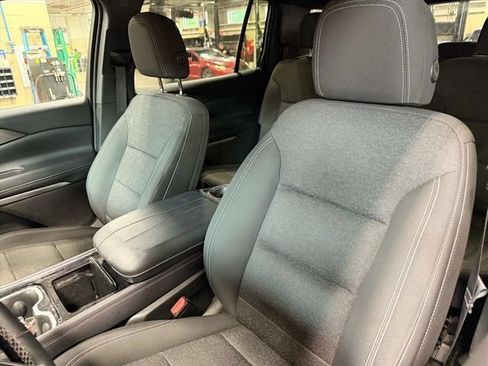 Used 2024 Chevrolet Traverse LT w/ LPO, Floor Liner Package FWD image 18